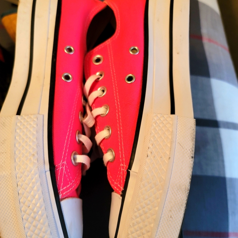 Pink platform converse
